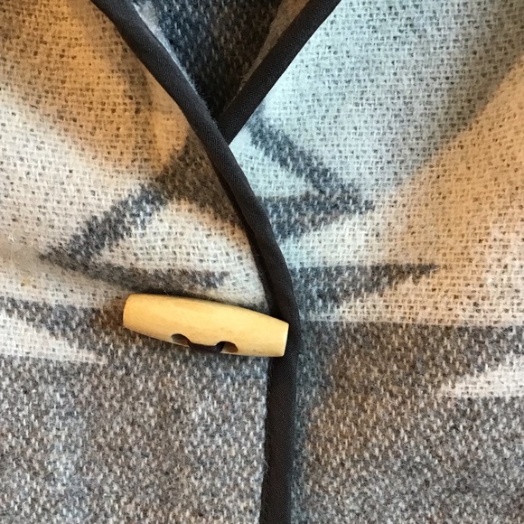 Top - Picture 4 of 8